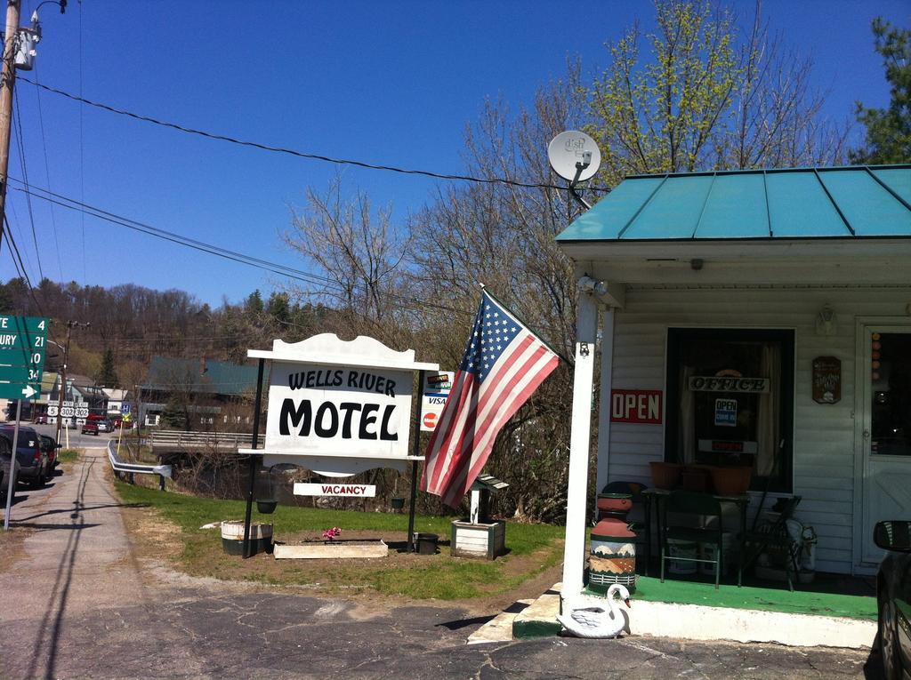Wells River Motel Bagian luar foto