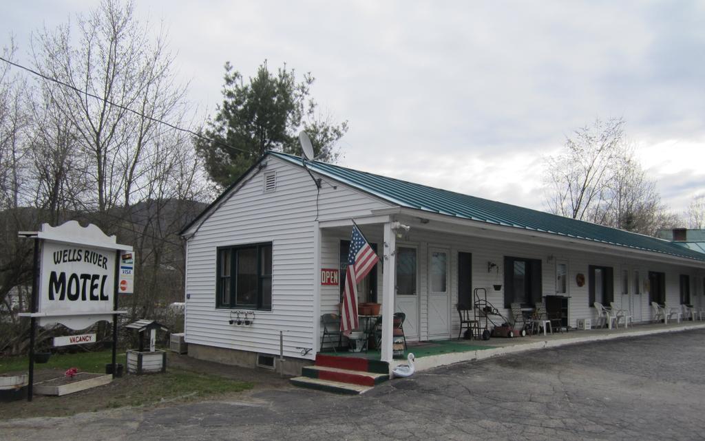 Wells River Motel Bagian luar foto
