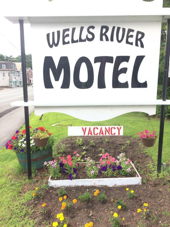 Wells River Motel Bagian luar foto