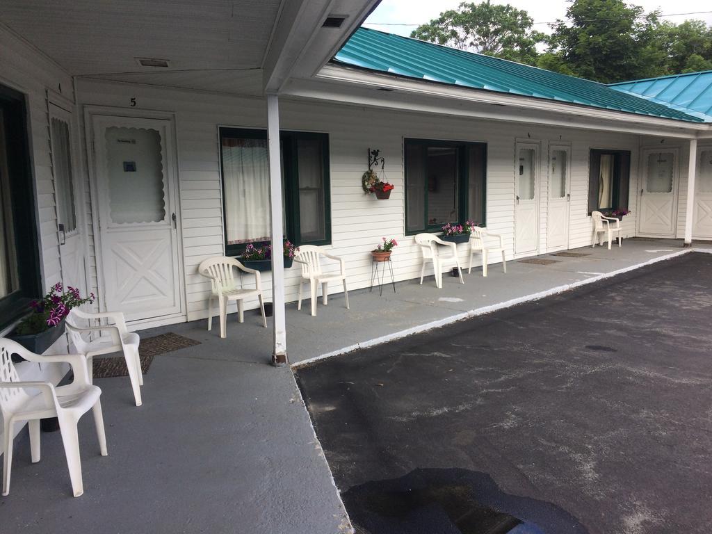 Wells River Motel Bagian luar foto
